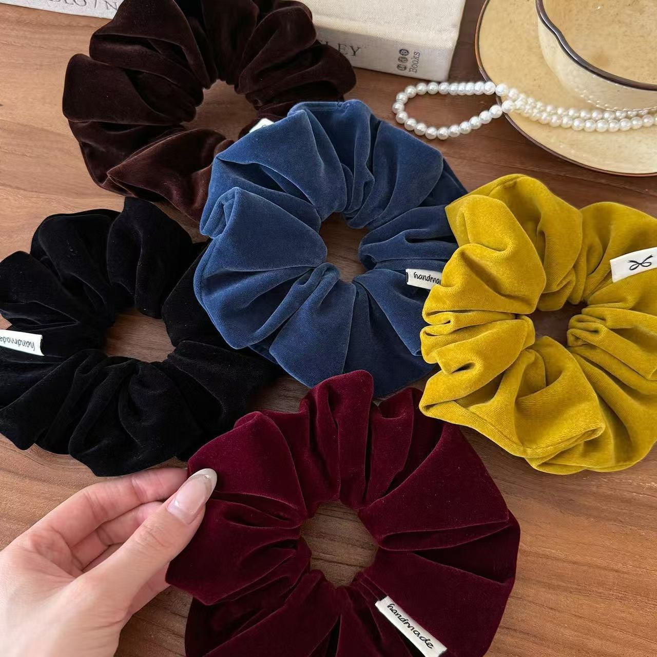 Ikat rambut beludru bergaya Ko - Travel Accessories Aesthetic ulasan dan harga